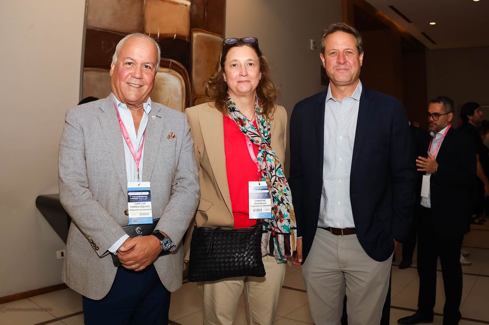 Desde Panamá, el embajador Juan Luis Correa Esquivel, Christine Brostella y Andrés Ostropolsky. 