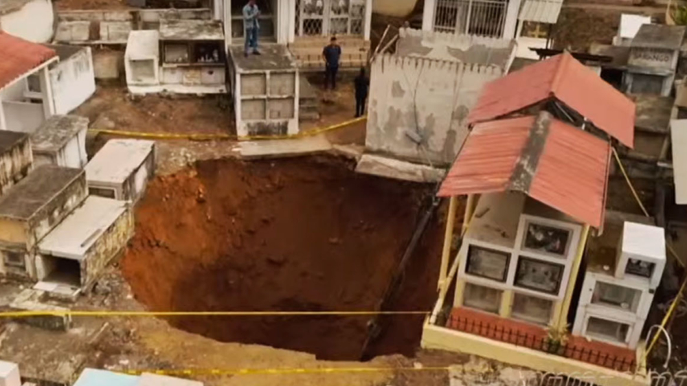 Cementerio de Ecuador fue cerrado por un socavón de 8 metros de diámetro.