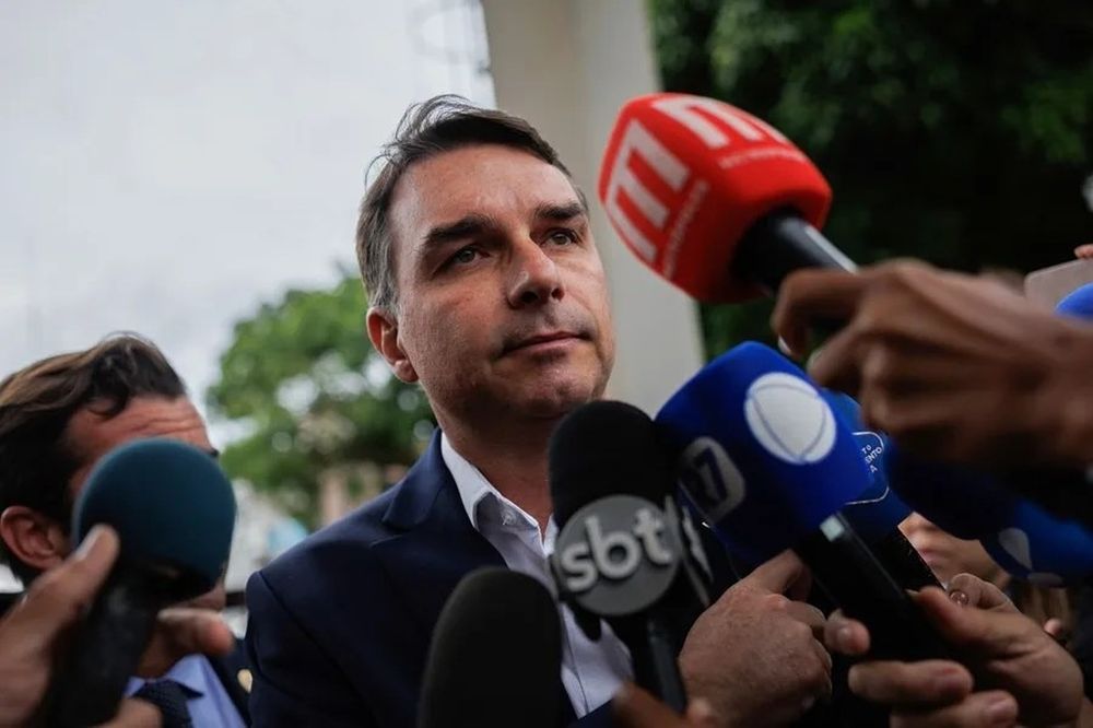 Flavio Bolsonaro, hijo de Jair Bolsonaro, intenta llegar a la presidencia de Brasil.