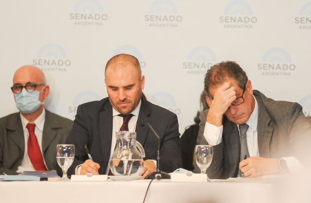 Martín Guzmán junto a Miguel Pesce en el senado exponiendo por la deuda con el FMI . Foto Federico Lopez Claro