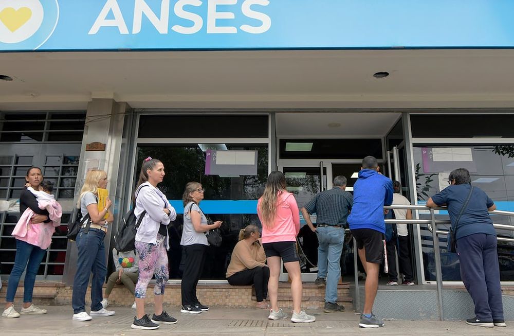 ANSES advirtió a sus usuarios por posibles estafas telefónicas y electrónicas: ¿Dónde reclamar en caso de ser víctima de fraude? / Foto: Orlando Pelichotti