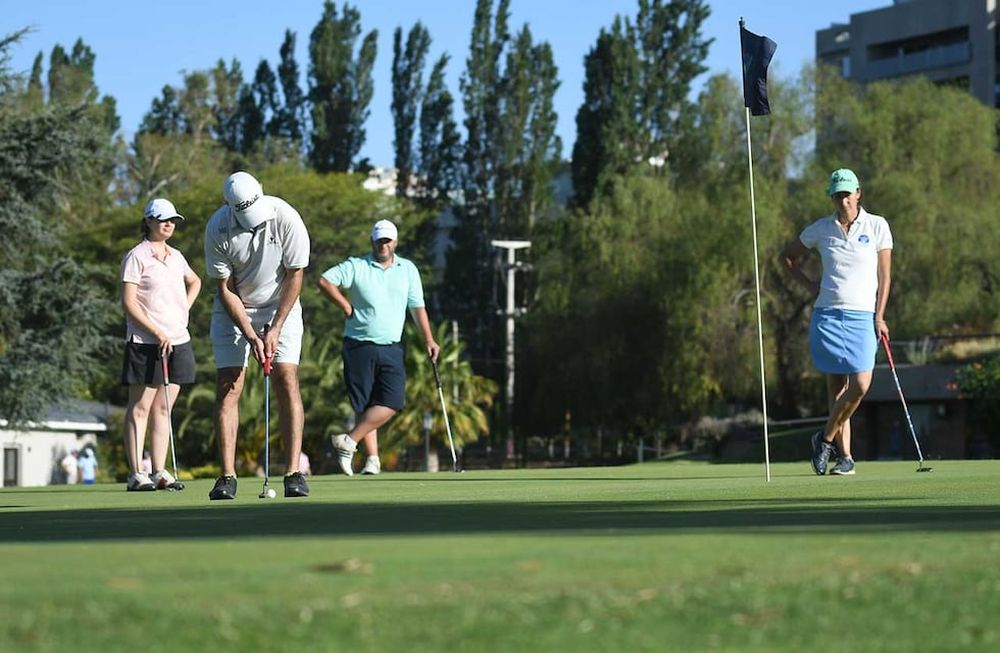 Golf, tendencia deportiva que crece día a día en los mendocinos Foto:José Gutierrez / Los Andes