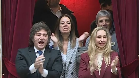 a lo rocky y un euforico vamos manuel: el ferreo apoyo de milei a adorni en el congreso