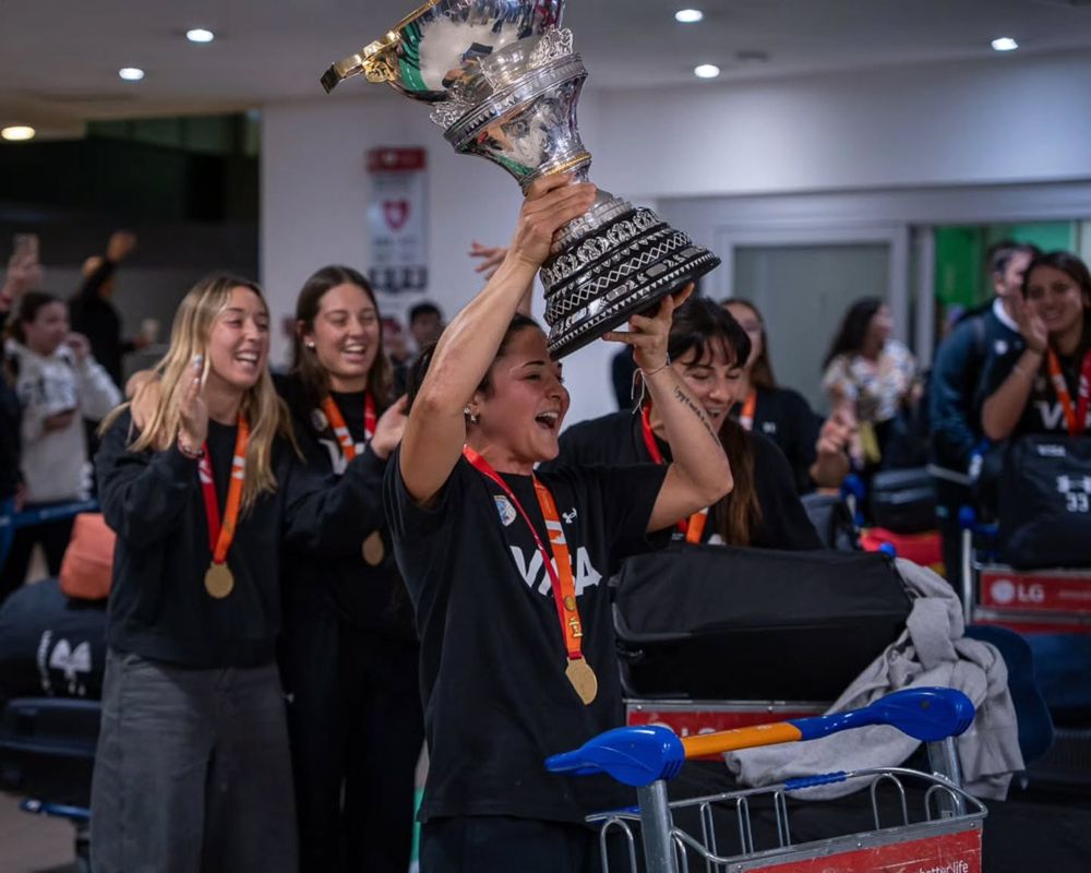 Fiesta en Ezeiza: la vuelta de Las Leonas tras el campeonato mundial