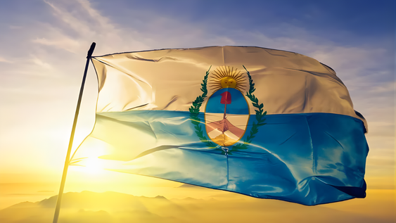 La simbología y la historia destrás de la Bandera del Ejército de Los Andes.