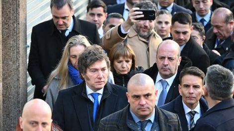 El presidente Javier Milei y miembros de su gabinete en el homenaje a las víctimas de la AMIA&nbsp;