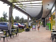 Los strip center crecen en distintos puntos del Gran Mendoza y acompañan la expansión urbana y comercial de los departamentos.