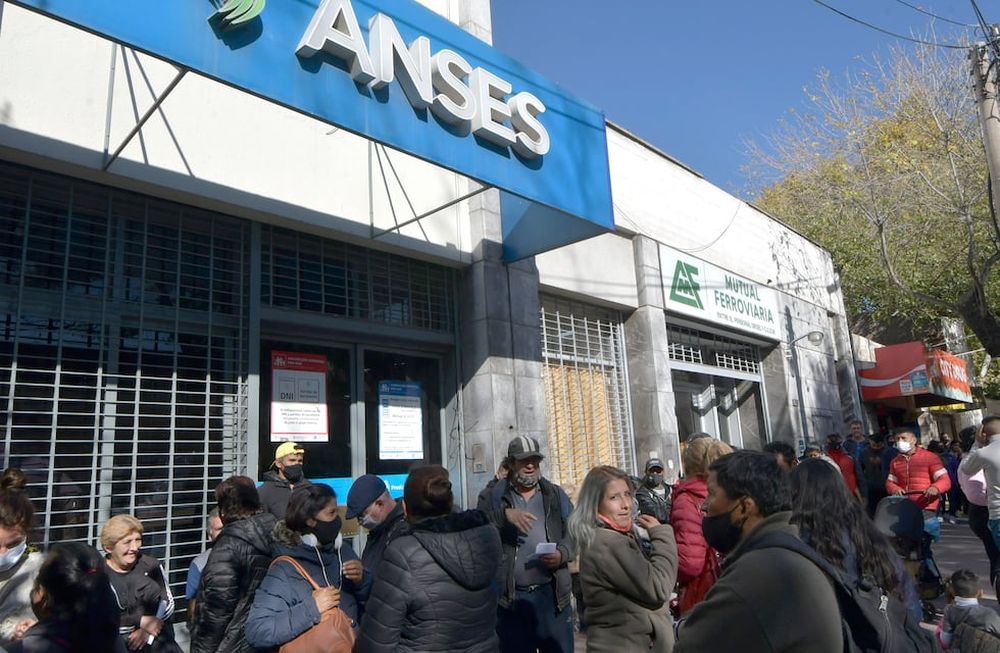 Moratoria para jubilados, ¿cómo tramitar un haber sin los 30 años de servicio y qué sucederá después del 23 de julio? /Foto: Orlando Pelichotti / Los Andes