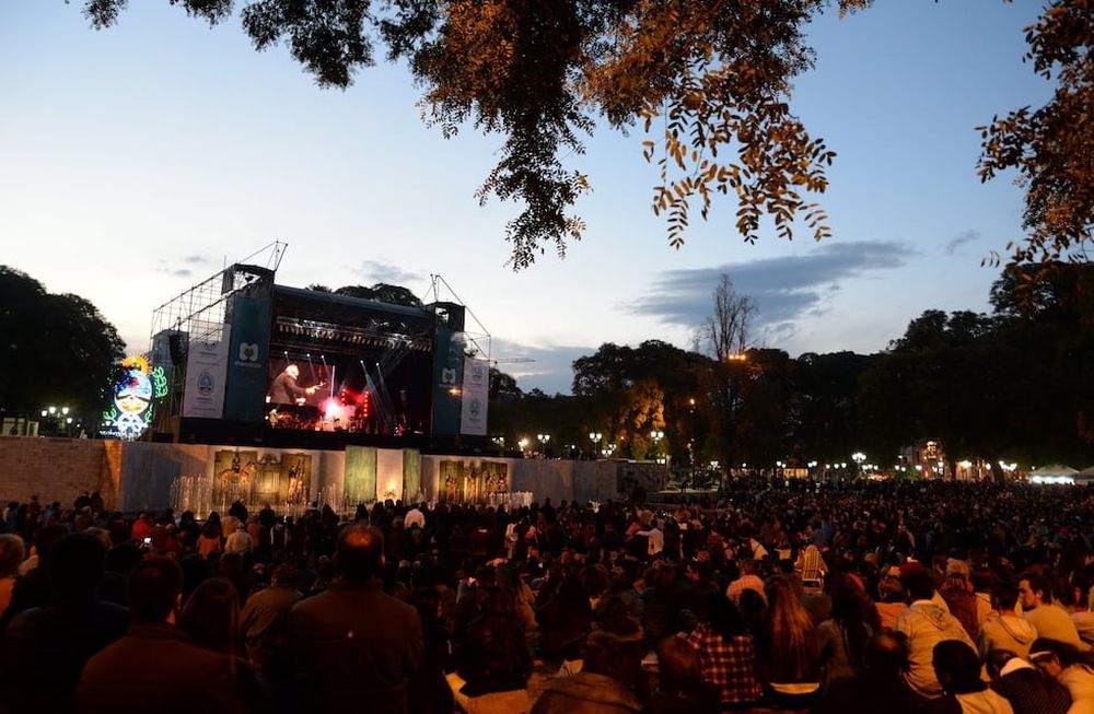 Un gran concierto gratuito se vivirá el jueves en la Plaza Independencia.