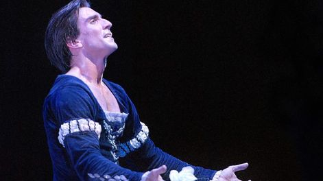 Los Andes | Juan Pablo Ledo es el primer bailarín principal del Teatro Colón en ocupar su rol a los 40 años.