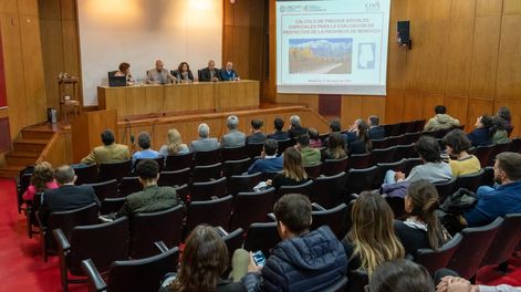 Los Andes | Investigadores de la Facultad de Ciencias Económicas, de la UNCuyo realizaron una estimación del costo real de dólar, el salario y el tiempo. Mendoza es la primera provincia argentina en contar con esta base de datos.Foto: Ignacio Blanco / Los Andes