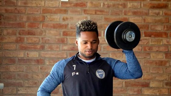 ¿Debutará? El ecuatoriano Jeison Chalá integrará nuevamente el banco de suplentes y es probable que entre unos minutos el lunes en La Fortaleza. / Gentileza.