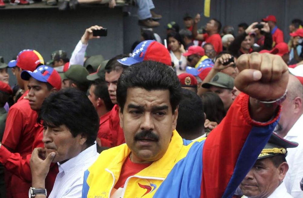 Maduro asumió la presidencia pese al conflicto de poderes