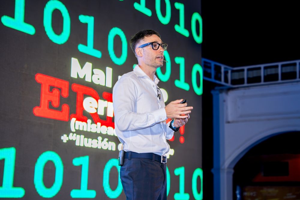 Axel Jutoran, consultor y especialista en IA aplicada a negocios