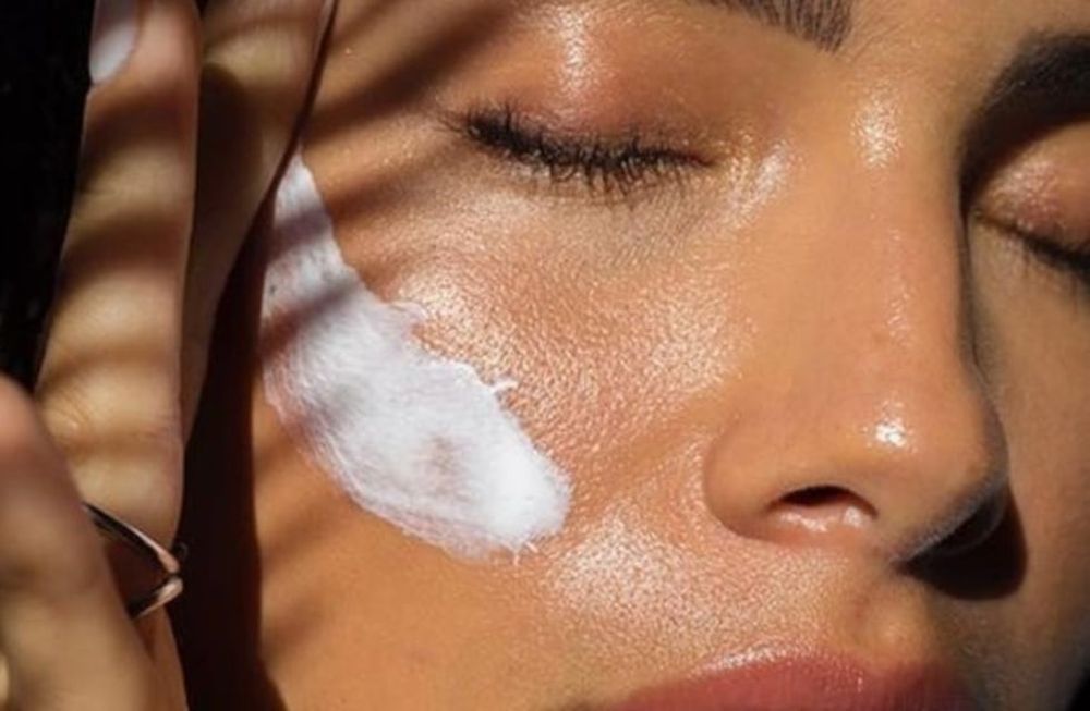 Las 3 cremas farmacia que cumplen con la triple b (bueno, bonito y barato), que te ayudarán a mantener la piel de tu rostro hidratada durante todo el invierno.
