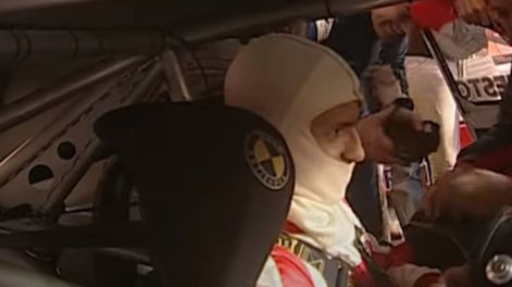 El Kun Aguero arriba de un Turismo Carretera