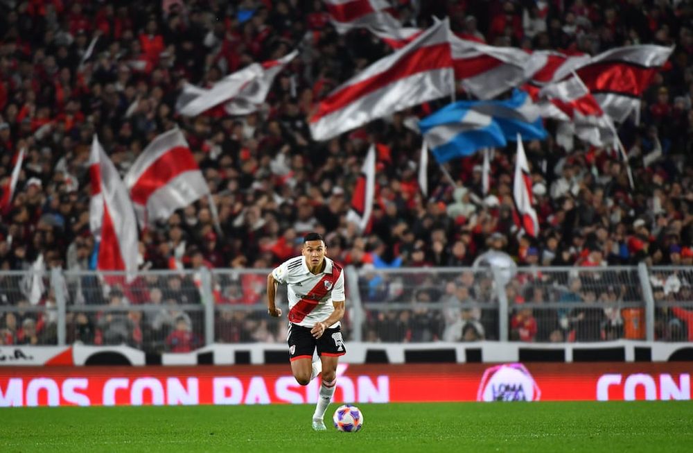 Claudio Echeverri, en su debut con la camiseta de River, marcó su primer gol. (Prensa River)