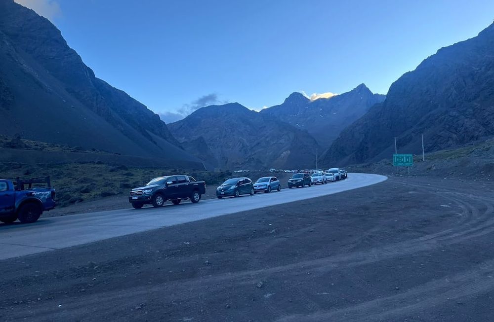 Doce horas de espera para cruzar a Chile