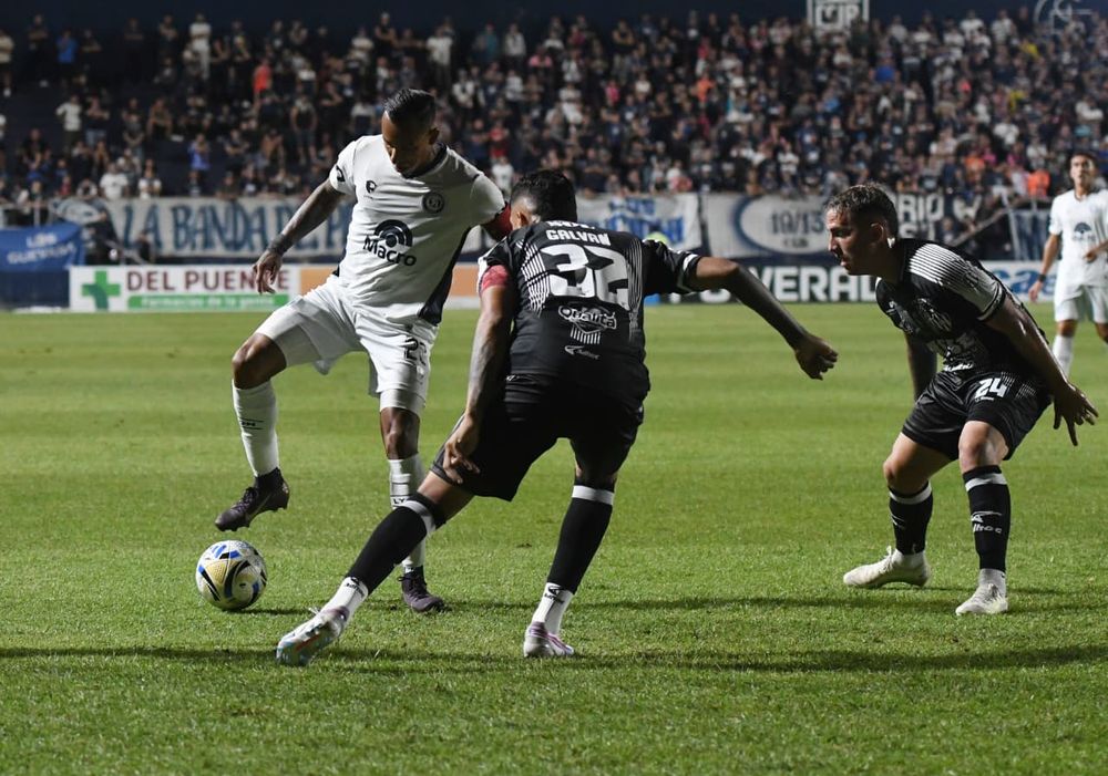 For the 15th round of the Clausura Tournament, Independiente Rivadavia, the champion of the Copa Argentina, hosts Central Córdoba from Santiago del Estero.