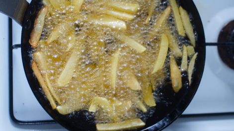 Eliminar los olores de fritura de tu casa: el método efectivo que se utiliza en los restaurantes