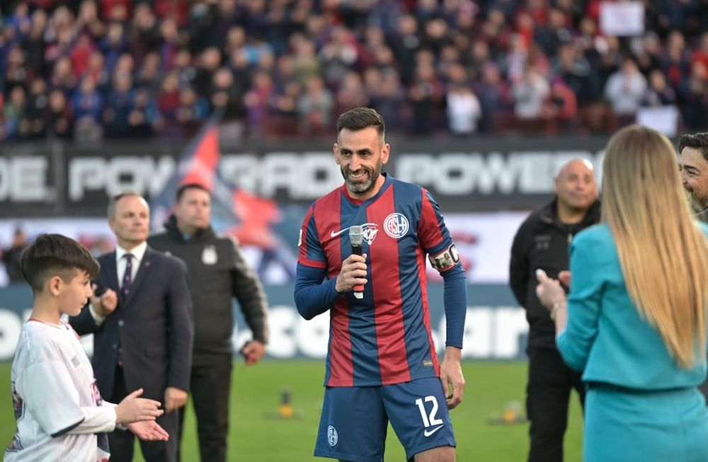 Emotivo homenaje recibió Sebastián Torrico en su despedida de San Lorenzo. Ídolo eterno. / Gentleza.