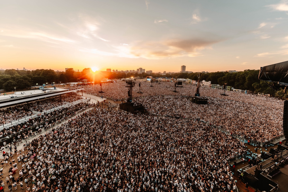 Más de 22.000 personas disfrazadas de Pitbull batieron un récord Guinness en Londres.
