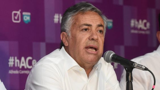 El senador nacional Alfredo Cornejo dió una conferencia de prensa, acompañado por el gobernador Rodolfo Suarez y referentes de Cambia Mendoza. Foto: Mariana Villa / Los Andes