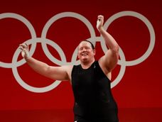 Laurel Hubbard, atleta trans y levantadora de pesas. Compitió en Tokio 2020 (o 2021), pero sin conseguir medallas. Laurel Hubbard, atleta trans y levantadora de pesas. Compitió en Tokio 2020 (o 2021), pero sin conseguir medallas.