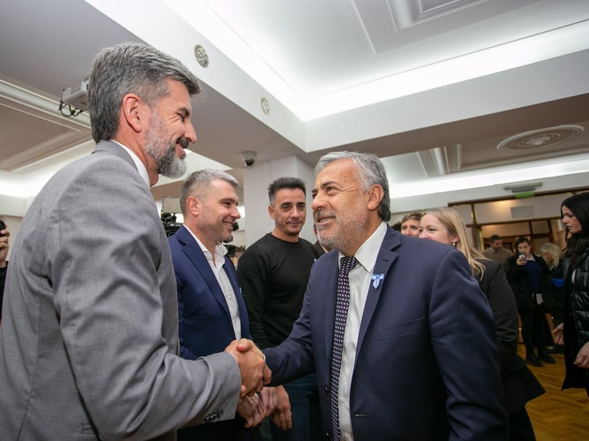 El intendente de Capital, Ulpiano Suárez, y el gobernador Alfredo Cornejo. Foto: Prensa Ciudad de Mendoza