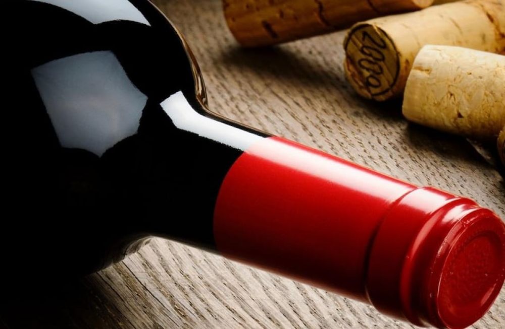 Hablemos de tapones para vinos: ¿corcho, plástico, tapa rosca, vidrio... cuál es mejor?