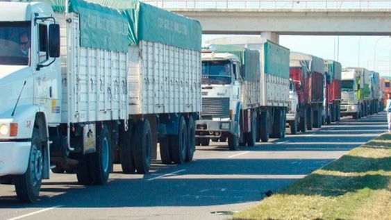 El conflicto por el desabesticimiento del combustible en Argentina se ha extendido y, como era de esperar, ha terminado por golpear al campo mendocino.