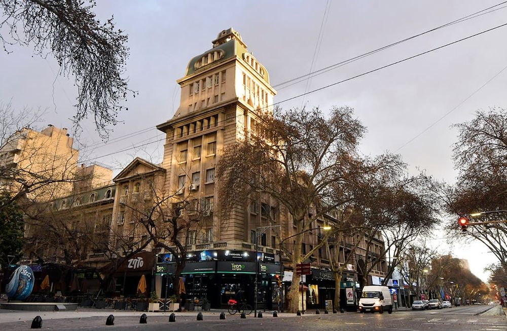 Tiempo loco: se espera un jueves fresco, un viernes caluroso y con Efecto Zonda, pero el sábado vuelve el frío. Foto: Orlando Pelichotti / Los Andes.