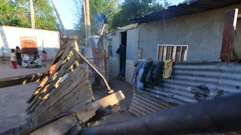 Comedor popular en Asentamiento La Favela en Villa Urquiza. Foto Javier Ferreyra