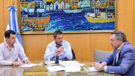 Sergio Massa se reunió esta tarde con el subsecretario de Energía Eléctrica, Santiago Yanotti, y el Secretario Legal y Administrativo del Ministerio de Economía, Ricardo Casal.