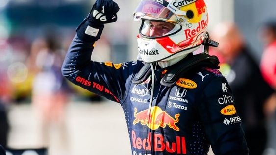 Max Verstappen mostró su felicidad por haber aguantado la presión de Lewis Hamilton en las vueltas finales del Gran Premio de Estados Unidos.