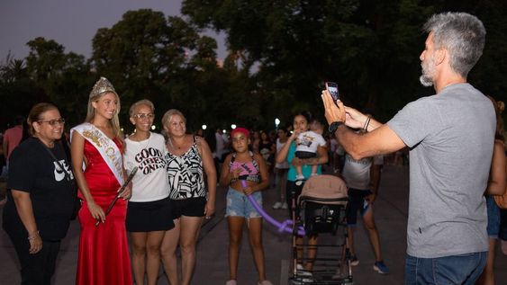 La reina de la Ciudad y el intendente compartieron el cierre de “Bienvenidos a Mendoza” junto a vecinos y turistas