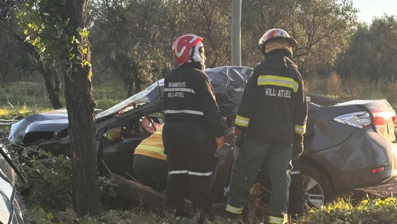 Tragedia en San Rafael: un joven de 27 años murió tras chocar su auto contra un árbol.
