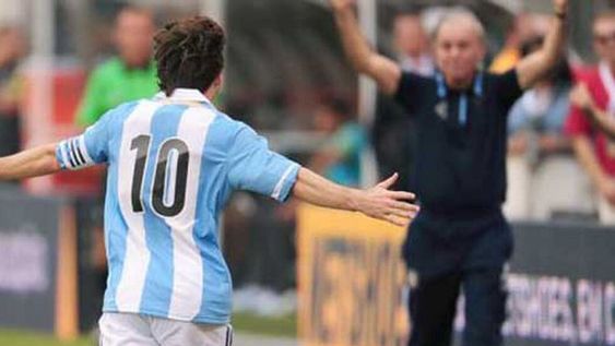 Messi le dedicó unas palabras de despedida a Alejandro Sabella, quien fue director técnico de la selección. Messi le dedicó unas palabras de despedida a Alejandro Sabella, quien fue director técnico de la selección.