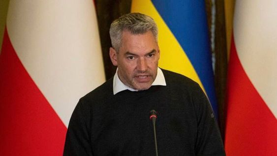 El primer ministro austríaco, Karl Nehammer, se reunió con Vladimir Putin.