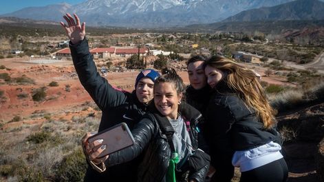 Los Andes | Valentín, Cristian, Gisel y Ayelén son de la provincia de Buenos Aires y vinieron a pasar unos días Mendoza. Eligieron Las Vegas. Foto: Ignacio Blanco / Los Andes