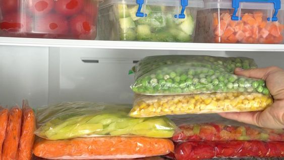 Diferenciar qué verduras pueden guardarse durante meses congeladas evitan perder su textura y sabor.