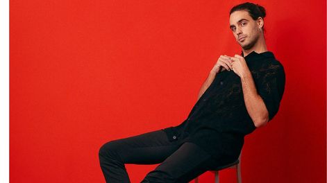 El cantautor español llega a Mendoza para presentar su disco&nbsp;Escorpiano&nbsp;en el teatro Independencia.