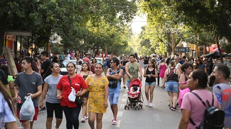 La tarde de compras en calle General Paz tuvo una amplia convocatoria