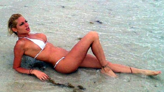 Vicky Xipolitakis se ‘liberó’ en Miami y posó sin peluca: ¡uuuooo!