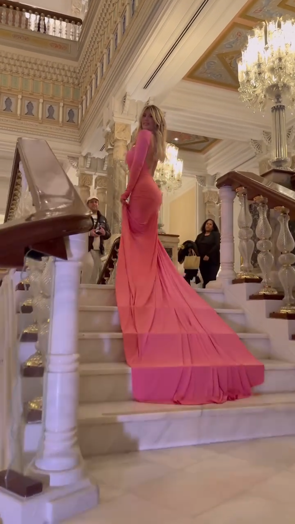El polémico detalle en el vestido de Wanda Nara (1).png