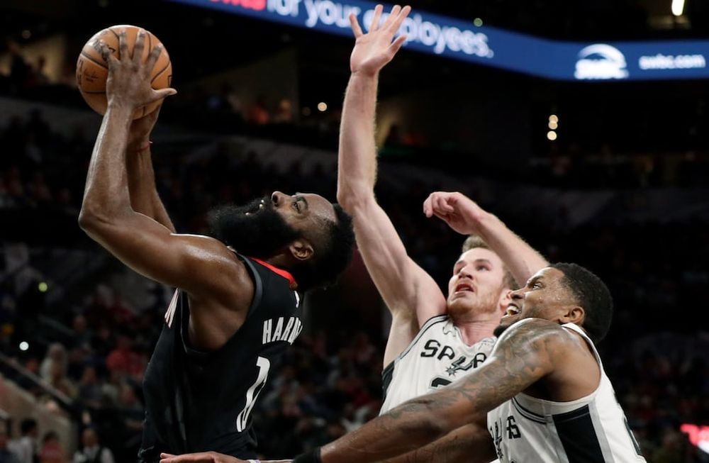 Harden metió una gran volcada, no se la cobraron y Houston terminó perdiendo el partido