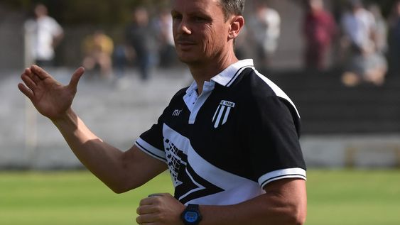 El entrenador Luca Marcogiuseppe, se mostró conforme, más allá de la amargura de la eliminación. Puso en duda su continuidad en el Lobo. Foto: Mariana Villa / Los Andes