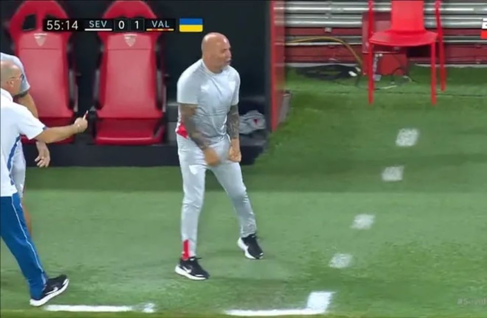 Jorge Sampaoli festejó de forma desaforada un tanto del Sevilla ante Valencia.