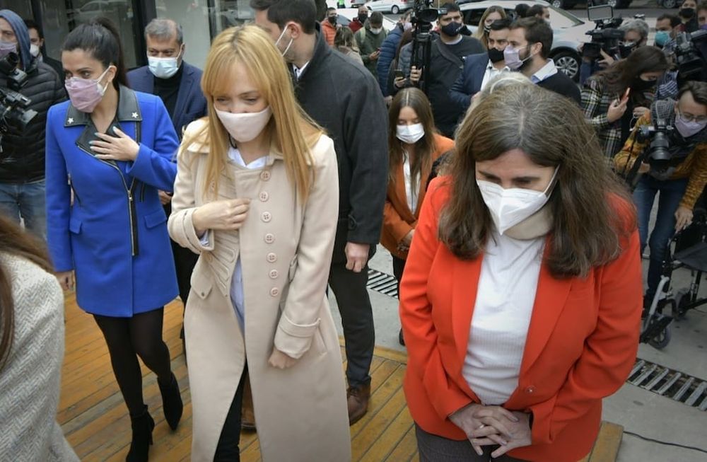 La directora del PAMI, Luana Volnovich; la senadora Anabel Fernández Sagasti; y la ministra de Salud, Ana Nadal. Orlando Pelichotti / Los Andes