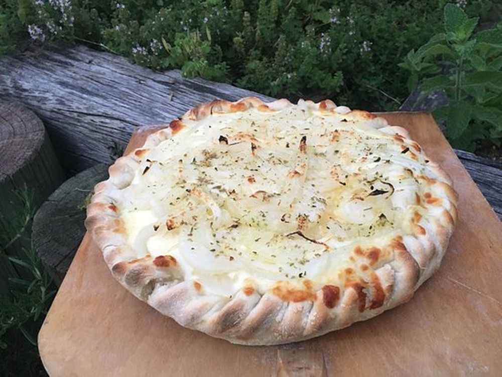 No hace falta ir a la pizzería para disfrutar de esta rica fugazzeta.